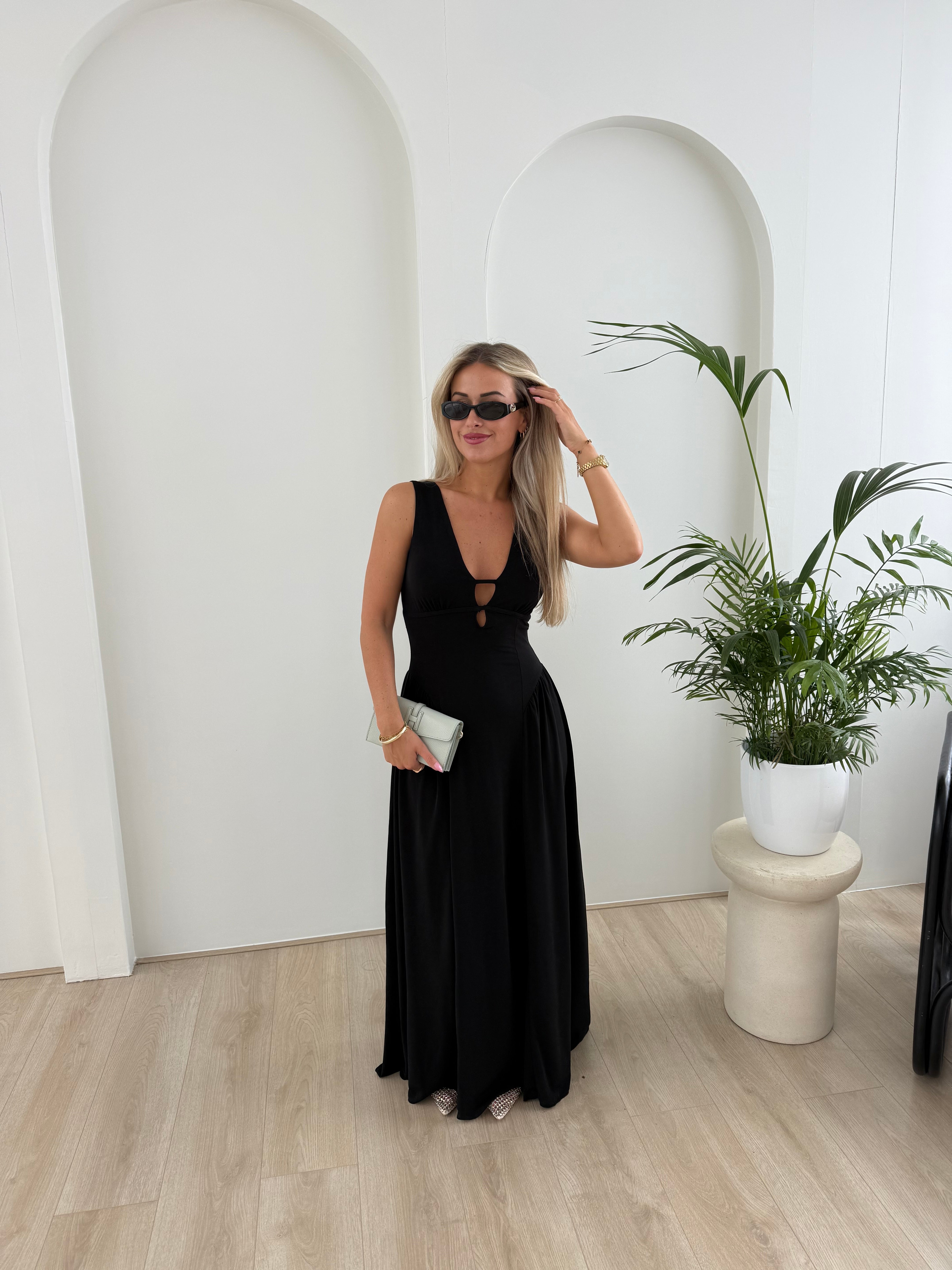 The black perfect dress