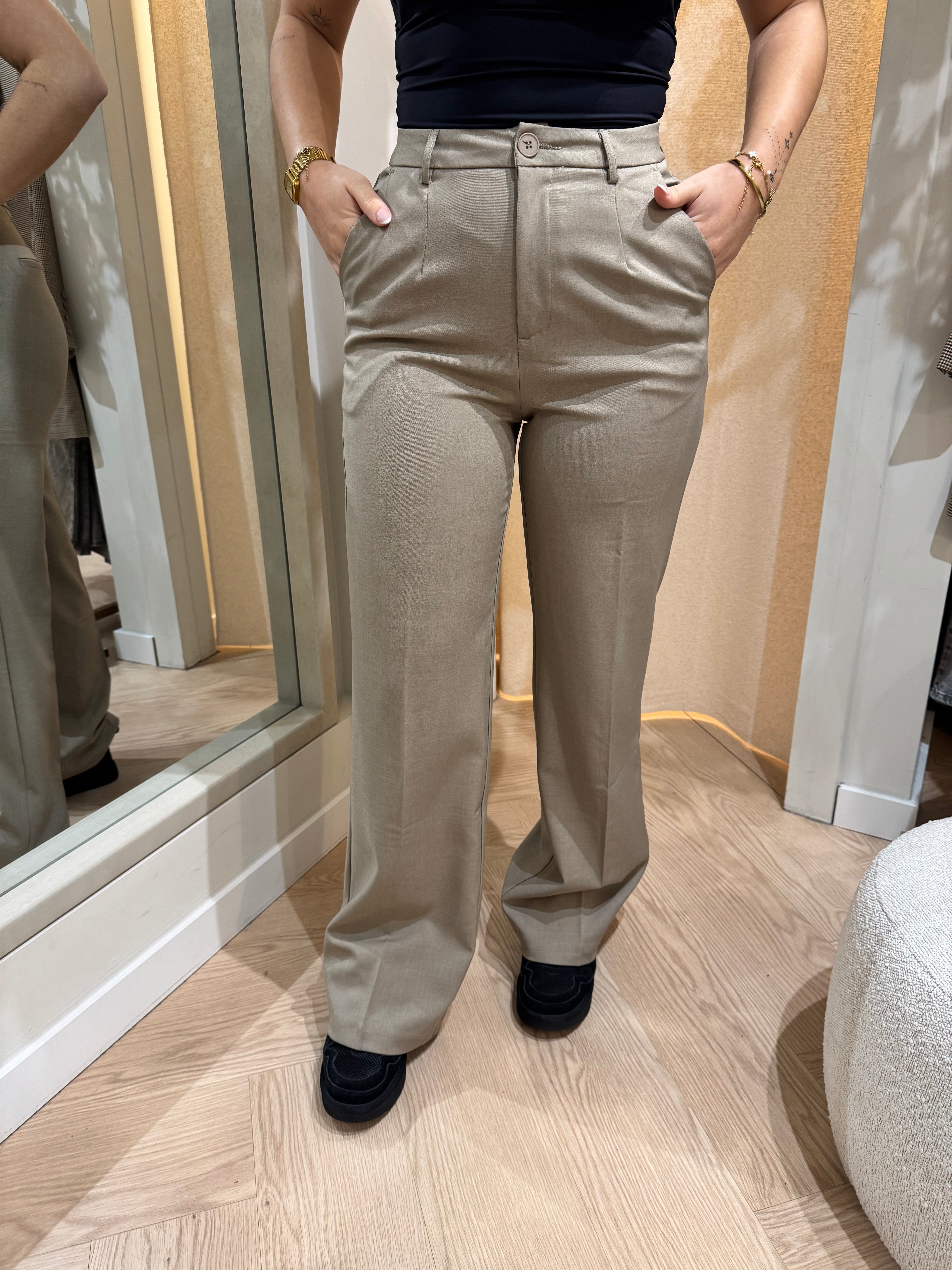 Classic pantalon | Musthave in your closet!